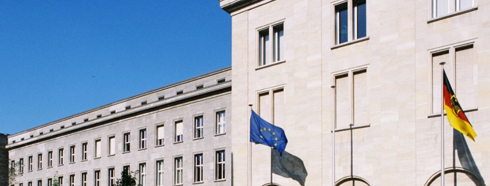 Das Bild zeigt das Gebäude des Bundesministeriums für Arbeit und Soziales in der Wilhelmstraße in Berlin. Fotonachweis: Bundesministerium für Arbeit und Soziales