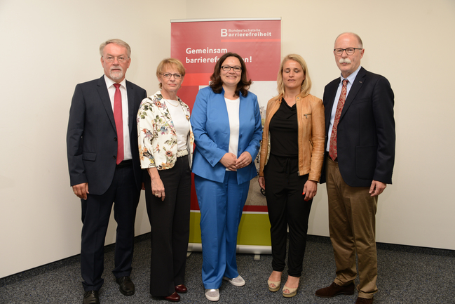 Gruppenbild mit Herrn Heinz-Günter Held, Direktor KBS, Frau Edeltraud Glänzer, Vorstandsvorsitzende KBS, Frau Bundesminsterin Andrea Nahles, BMAS, Frau Verena Bentele, Bundesbehindetenbeautragte, und Herrn Peter Grothues, Direktor KBS