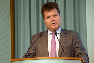 Fachveranstaltung zum BGG - Jürgen Dusel, Behindertenbeauftragter. Foto: Bundesfachstelle Barrierefreiheit/Sascha Lübbe