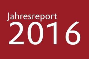 Das Bild zeigt den Titel Jahresreport 2016 mit weißer Schrift auf rotem Grund. Foto: Bundesfachstelle Barrierefreiheit